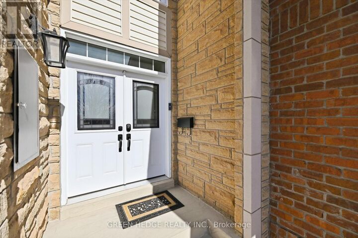 Property Photo:  4360 Millcroft Park Drive 5  ON L7M 4T7 