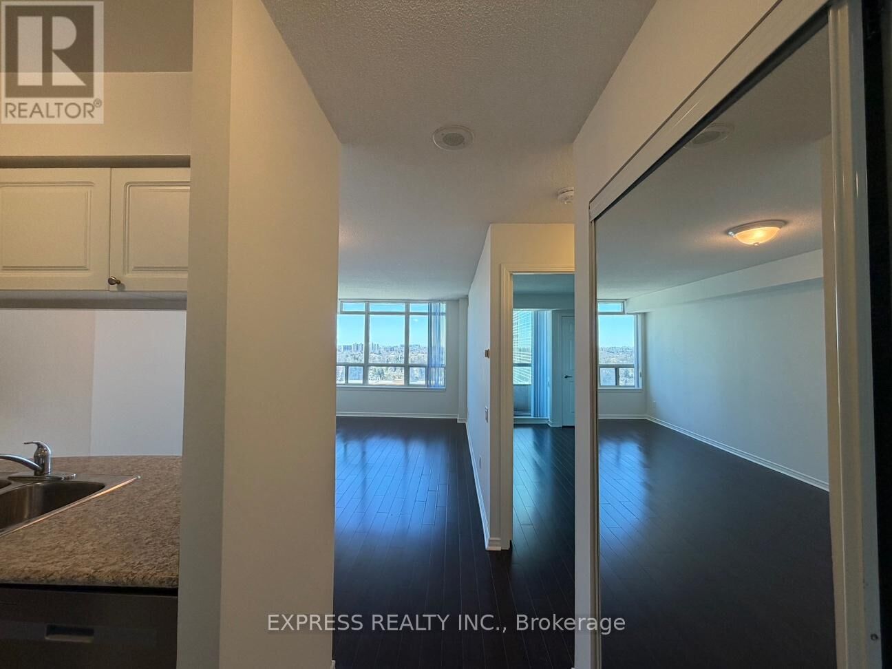 Property Photo:  8 Hillcrest Avenue 1602  ON M2N 6Y6 