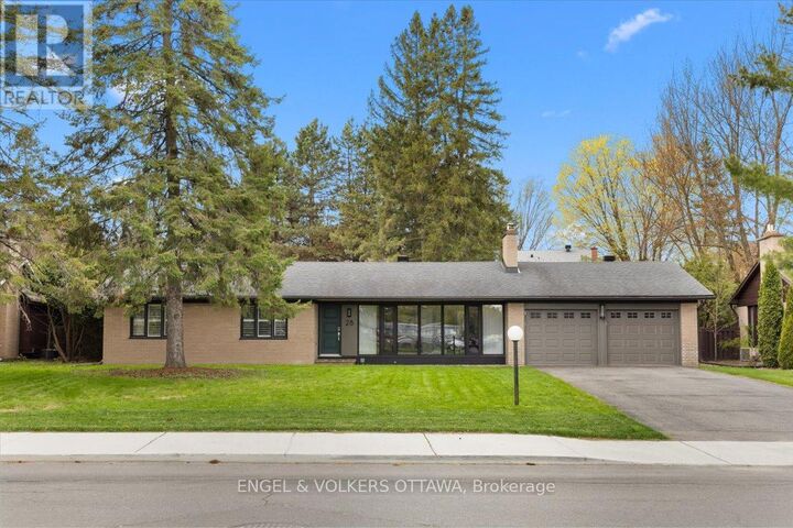 Property Photo:  28 Leacock Drive  ON K2K 1S1 