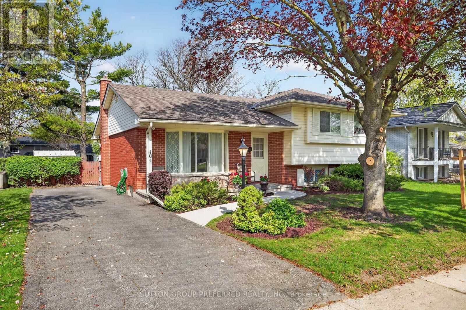 Property Photo:  104 McLean Drive  ON N5X 1Y5 