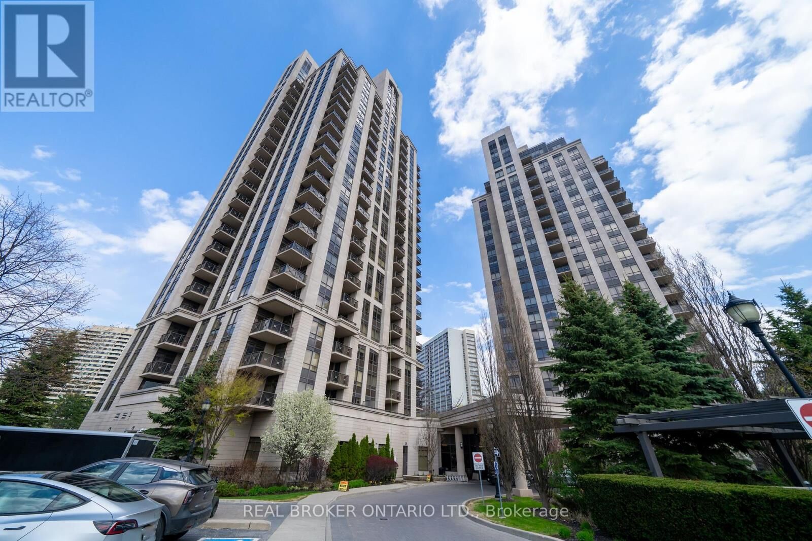 Property Photo:  133 Wynford Drive 1208  ON M3C 0J5 
