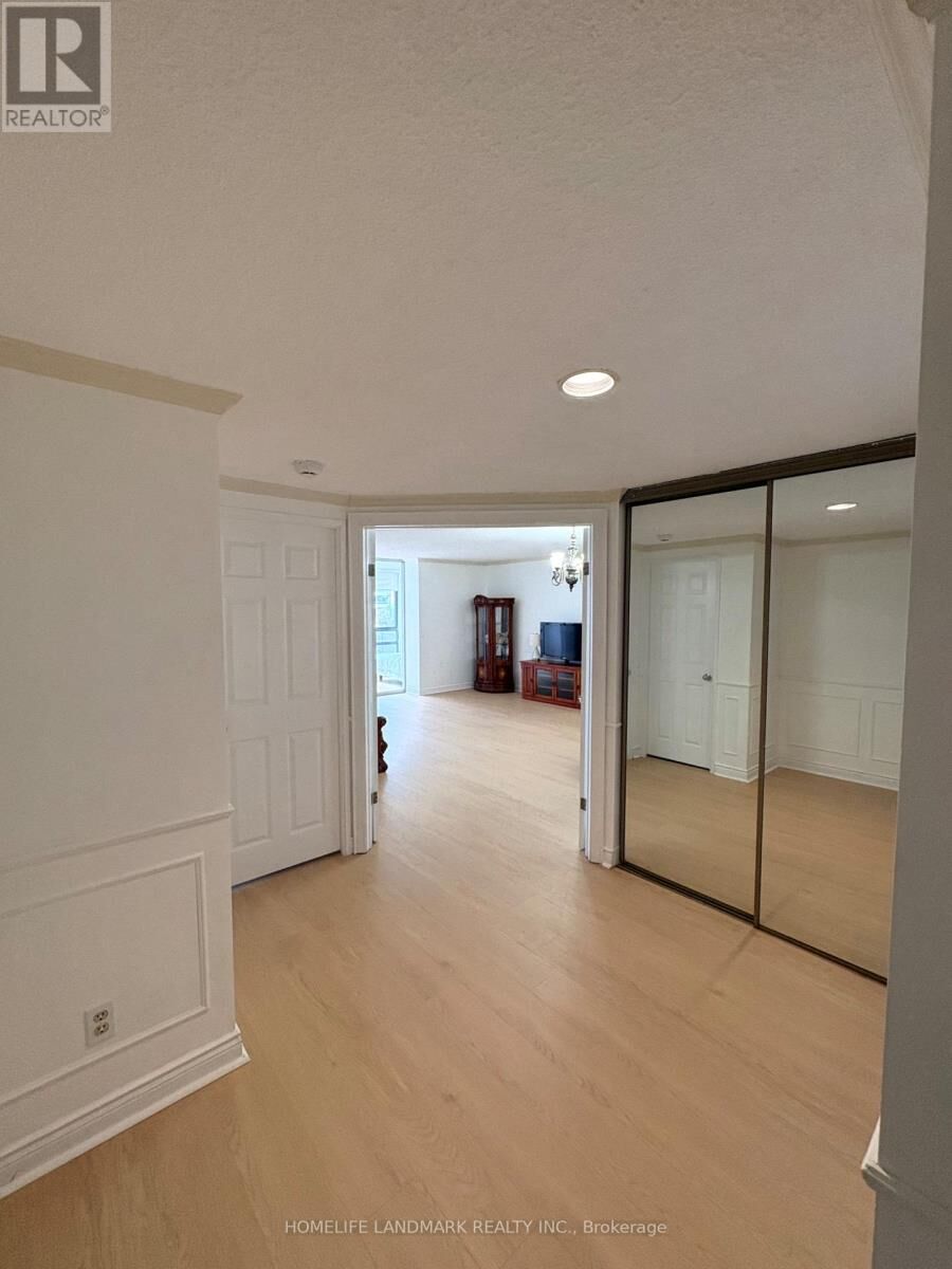 Property Photo:  77 Carlton Street 704  ON M5B 2J7 