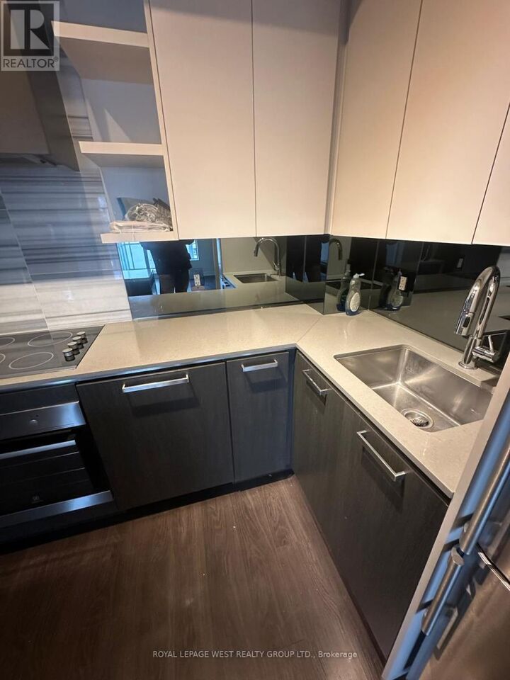 Property Photo:  1830 East Bloor St. W Street East 402  ON M6P 0A2 