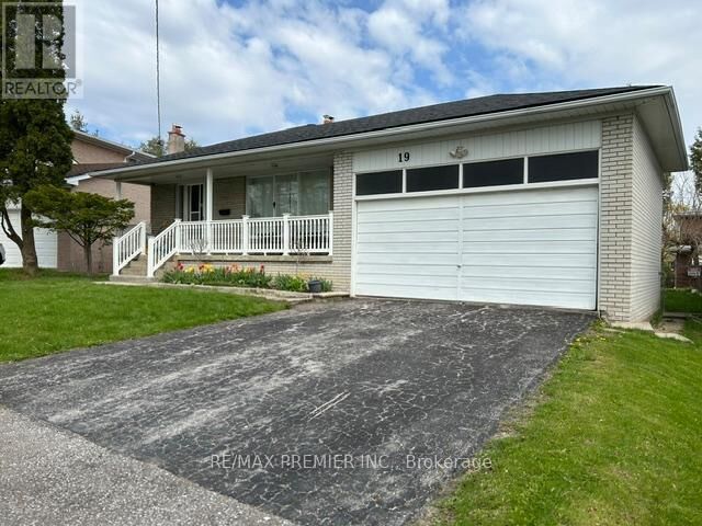 Property Photo:  19 Sandbourne Crescent  ON M2L 3A5 