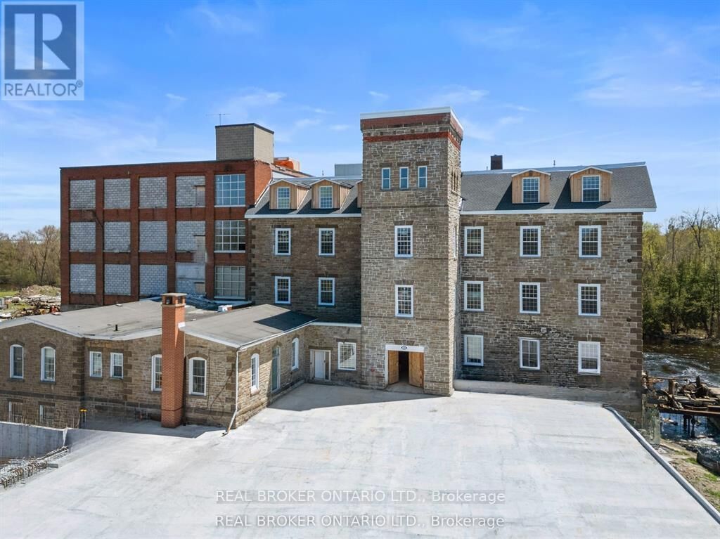 Property Photo:  150 Mill Street 208  ON K7C 1T4 