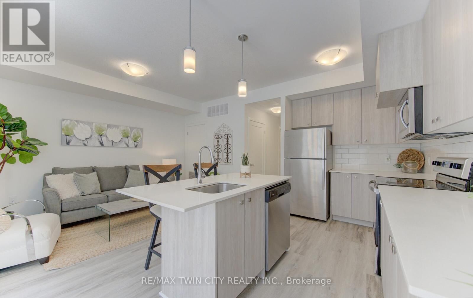 Property Photo:  20 Palace Street G16  ON N2E 0J3 