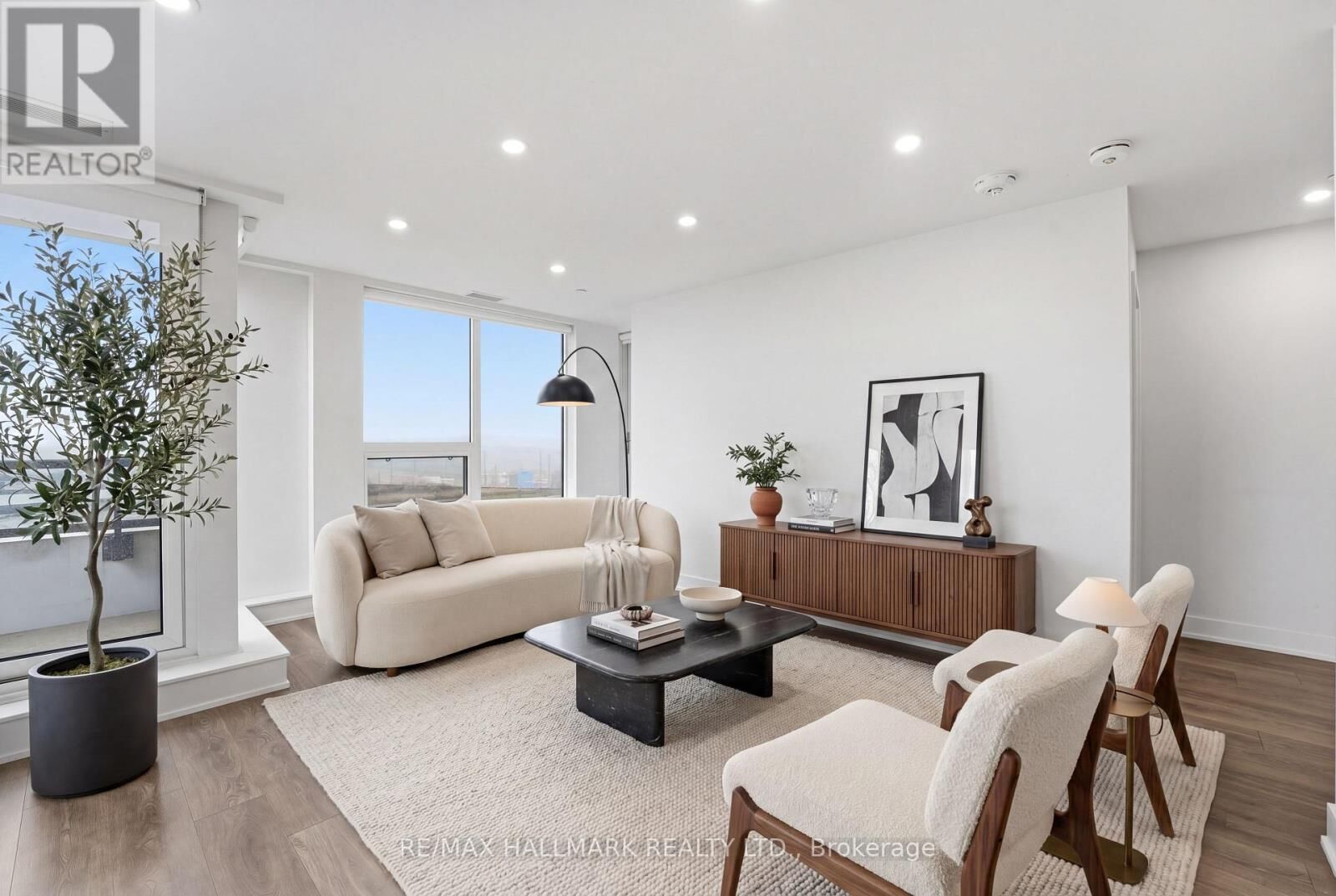 Property Photo:  297 Oak Walk Drive 604  ON L6H 3R6 
