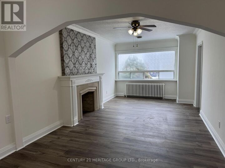 Property Photo:  24 Hutton Avenue  ON M4C 3L3 