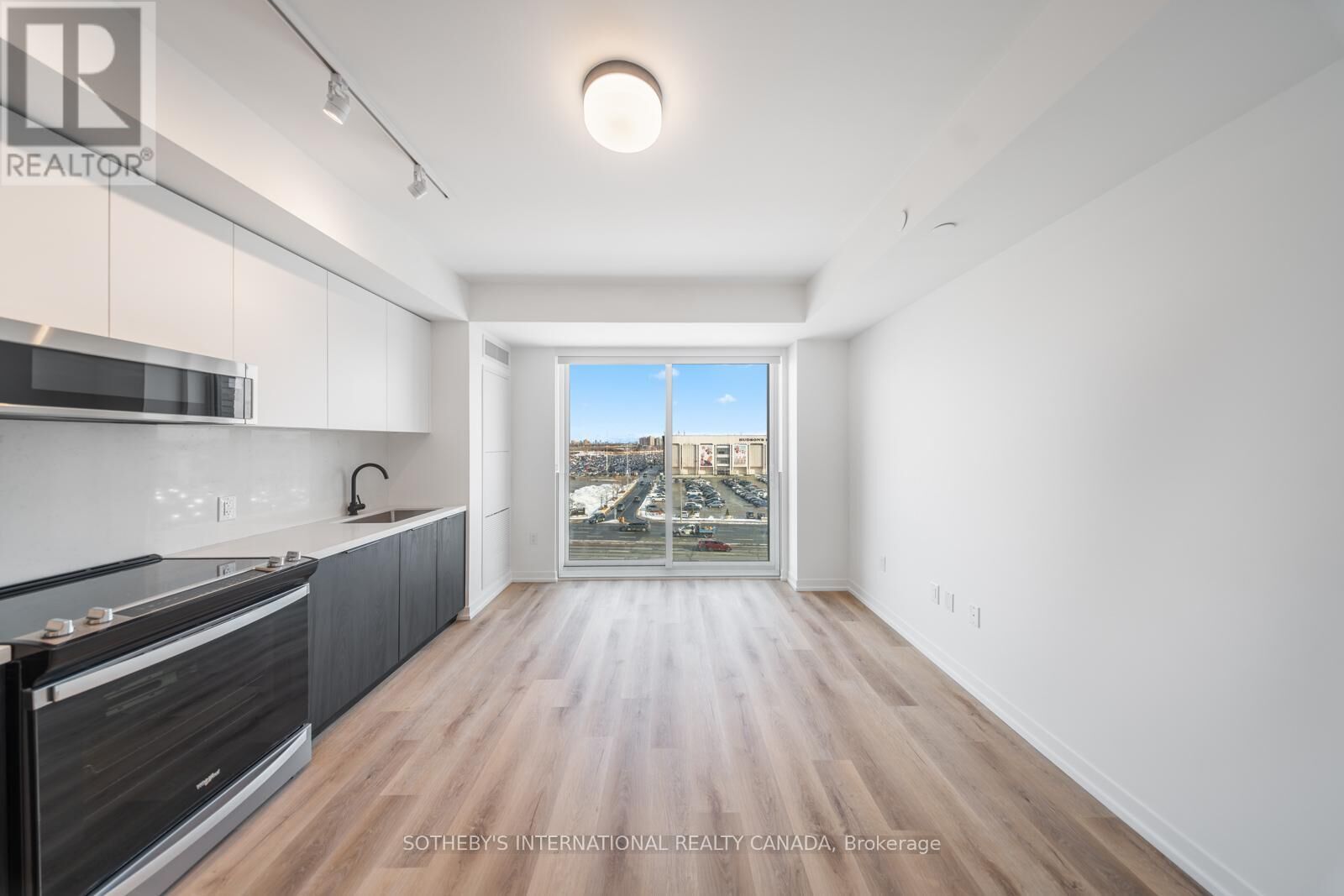 Property Photo:  5 York Garden Way 703  ON M6A 2V1 