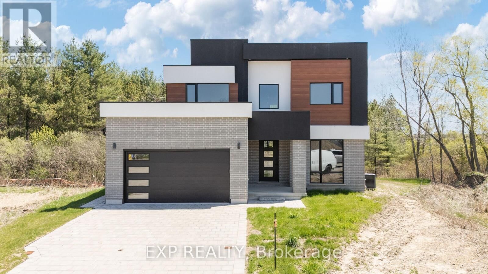 Property Photo:  204 Merritt Court  ON N0M 2K0 