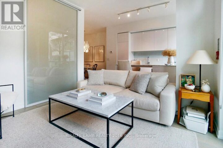 Property Photo:  377 Madison Avenue West 102  ON M4V 3E1 
