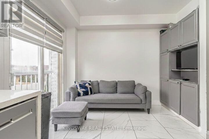 Property Photo:  280 Hillcrest Avenue 6  ON L5B 4L3 