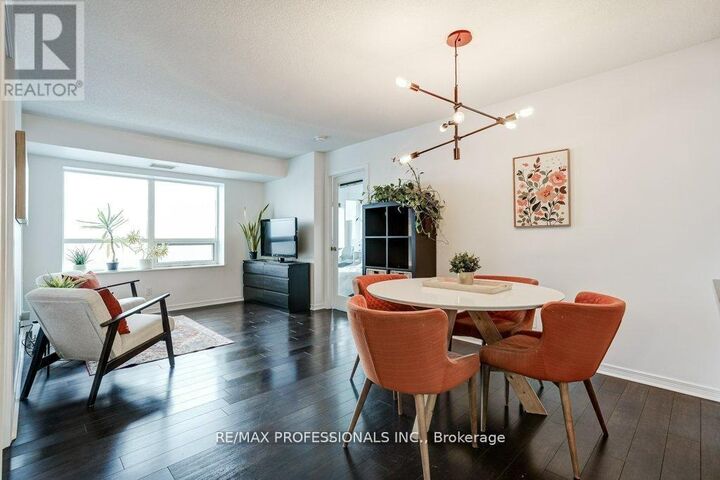 Property Photo:  60 Heintzman Street 930  ON M6P 5A1 