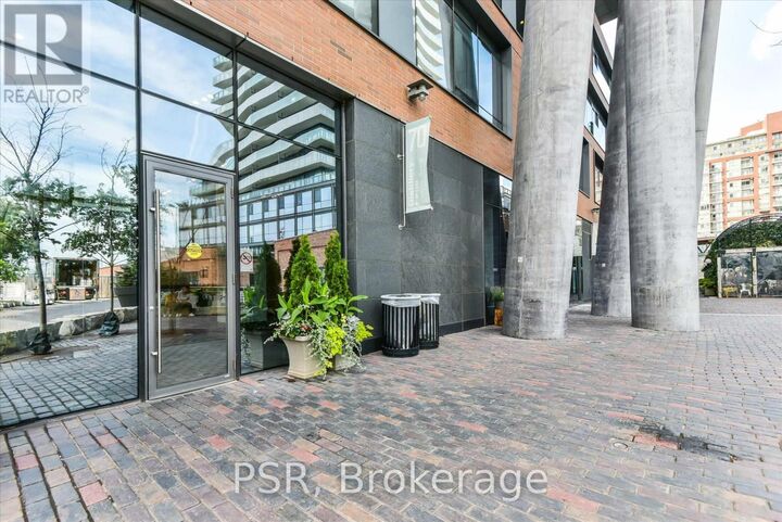 Property Photo:  70 Distillery Lane 2705  ON M5A 0E3 