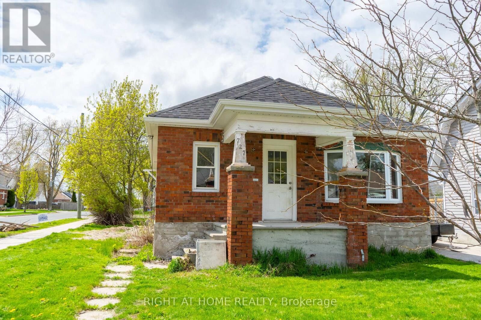 Property Photo:  727 Payne Street  ON K9J 2Z9 