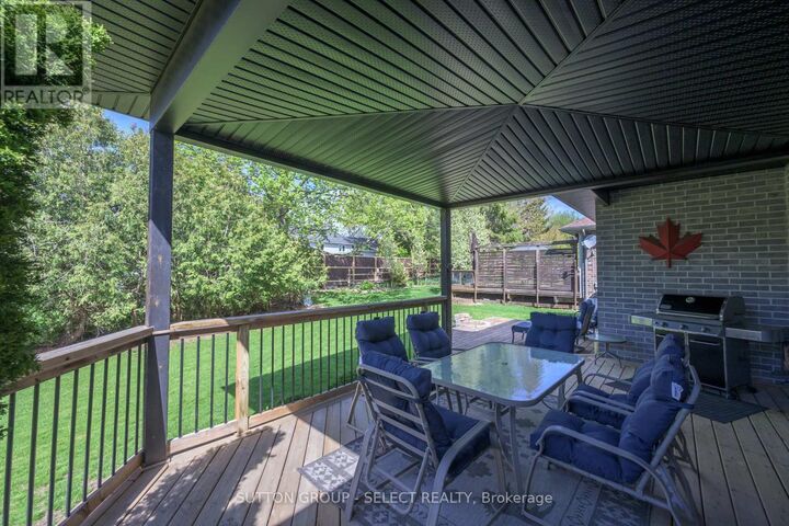 Property Photo:  228 Martin Drive  ON N0M 2A0 