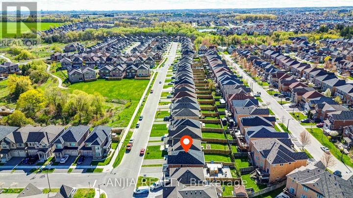 Property Photo:  377 Busato Drive  ON L4A 4V1 
