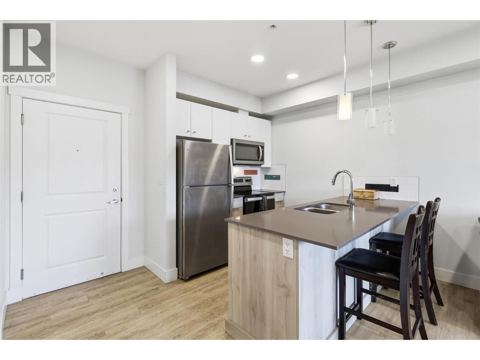 Property Photo:  107 Yew Street 301  BC V2B 4A1 