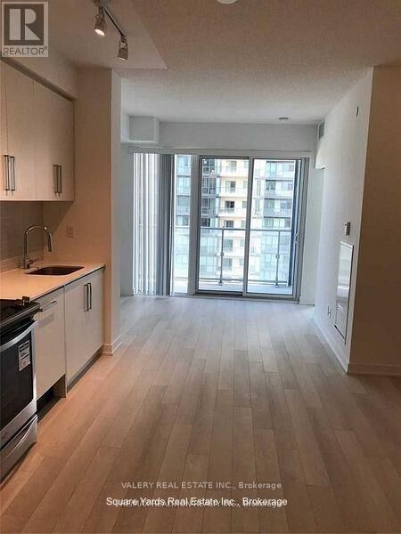 Property Photo:  5180 Yonge St Street  ON M2N 0K5 