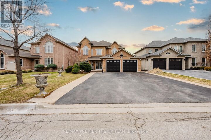 Property Photo:  16 St Michele Place  ON L4H 1H3 