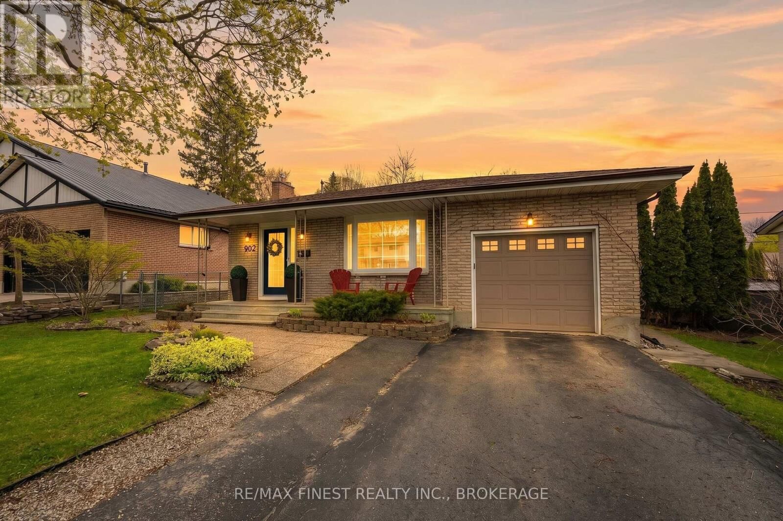 Property Photo:  902 Pembridge Crescent  ON K7M 6C5 