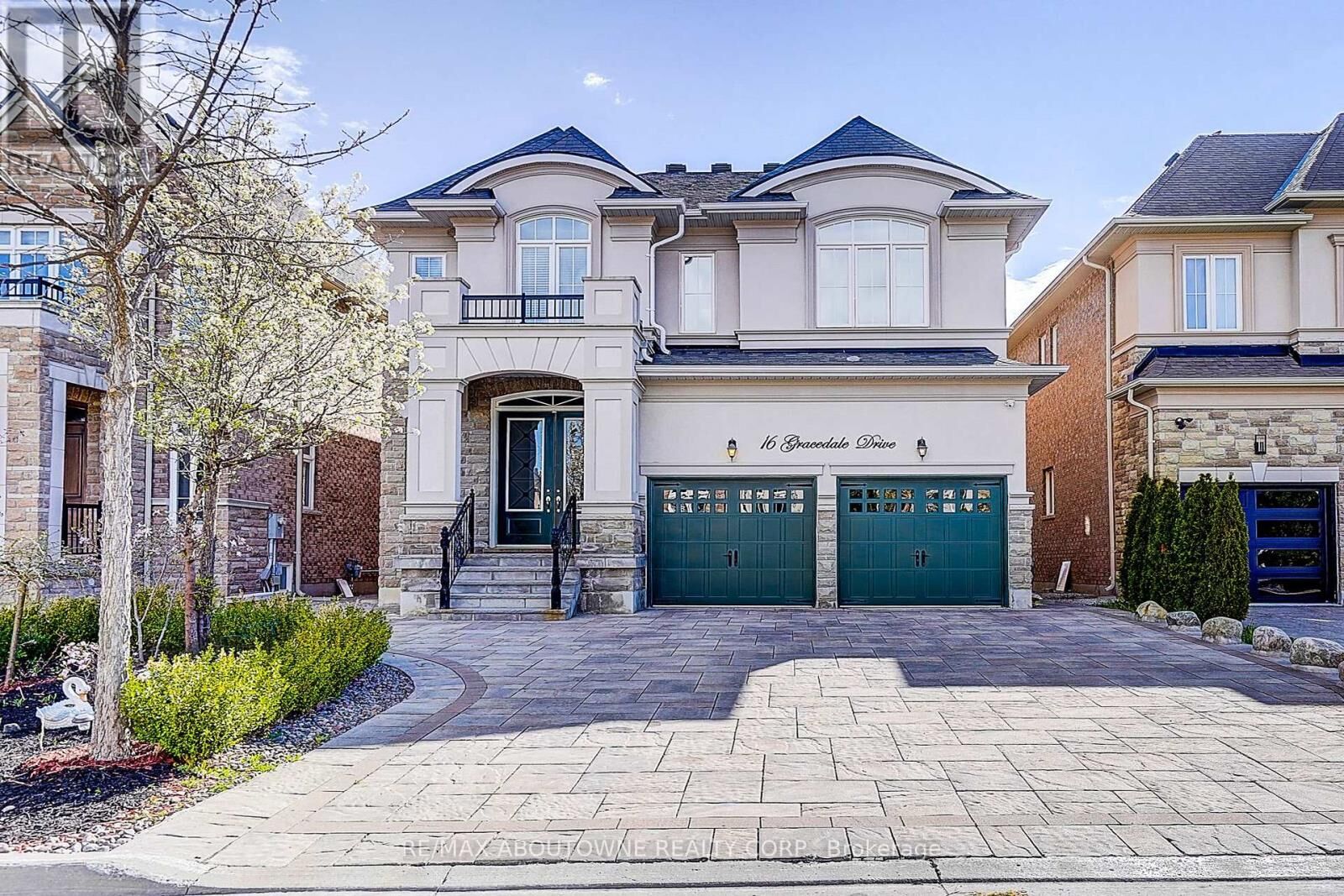 Property Photo:  16 Gracedale Drive  ON L4C 0Y3 