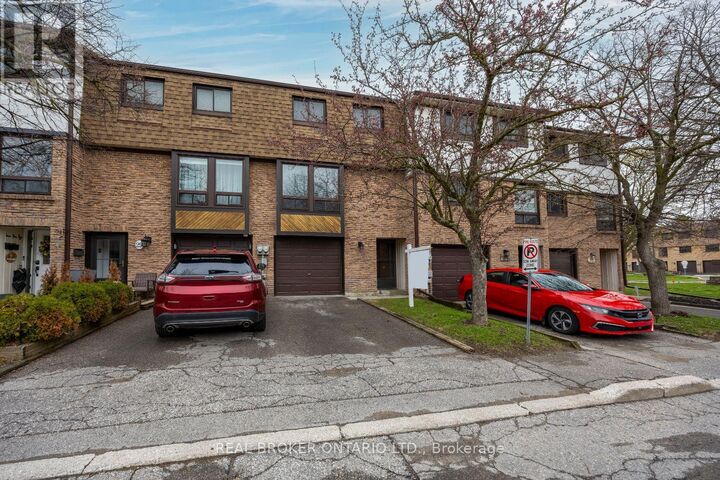 Property Photo:  220 Ormond Drive 30  ON L1G 6T5 