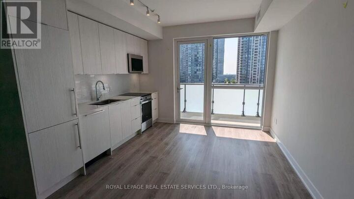 Property Photo:  4130 Parkside Village Drive 809  ON L5B 3M8 