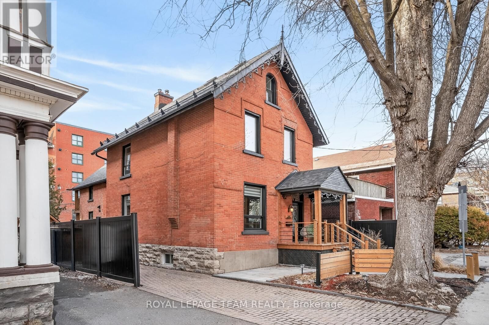Property Photo:  349 Frank Street  ON K2P 0X9 