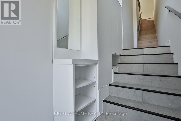 Property Photo:  1169 Davenport Road Unit 4  ON M6H 2G6 