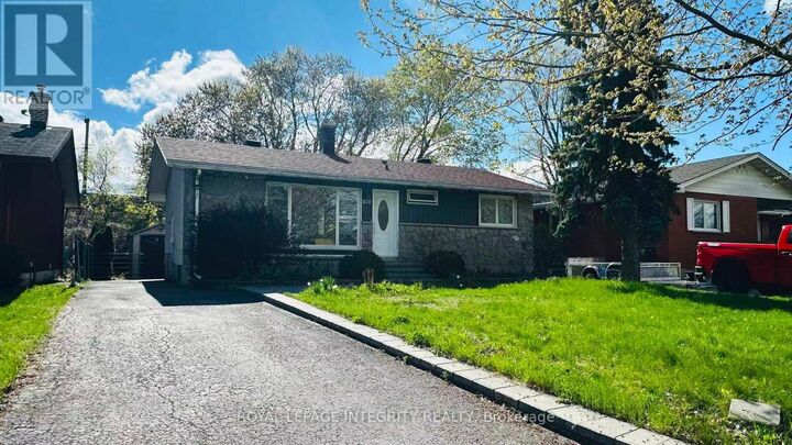 Property Photo:  870 Claude Street  ON K1K 2S6 