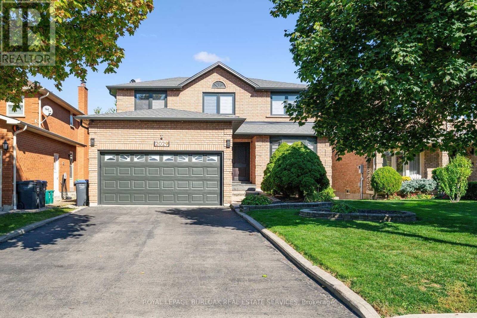 Property Photo:  2029 Kempton Park Drive  ON L5M 2Z4 