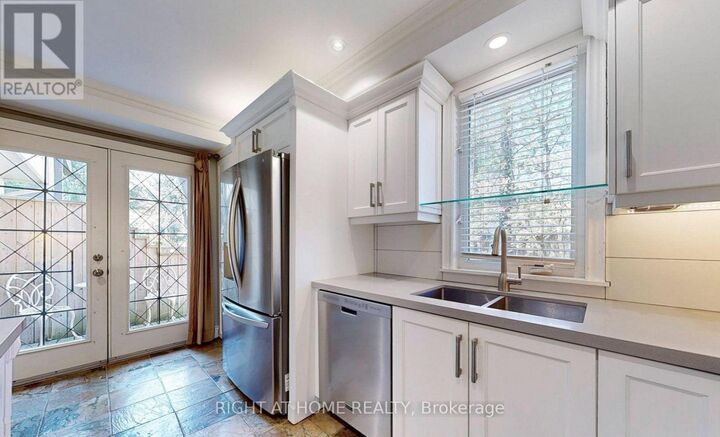 Property Photo:  1186 Royal York Road 2  ON M9A 4B3 
