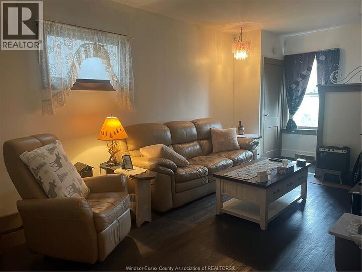 Property Photo:  382 Pine  ON N9A 6E2 
