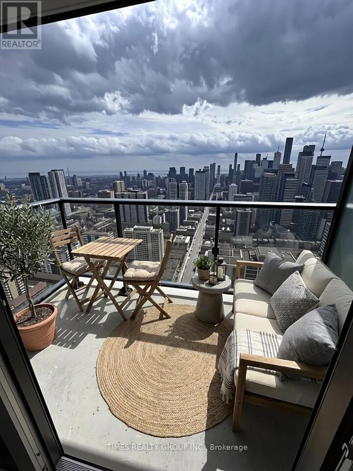 Property Photo:  634 Church Street 3909  ON M4Y 0G9 