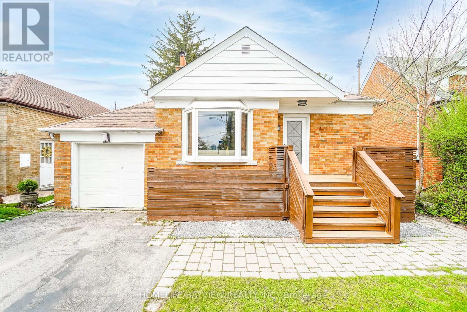 Property Photo:  14 Easton Road  ON M2N 2L3 