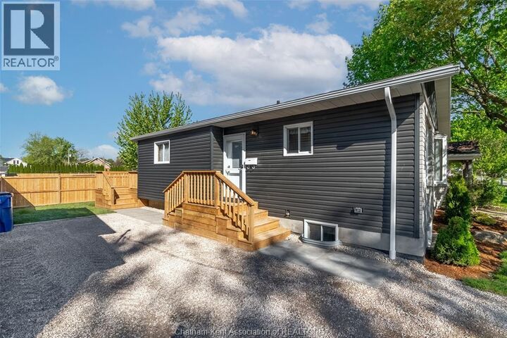 Property Photo:  12 Lansdowne Avenue  ON N7M 4J3 