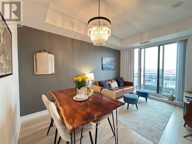 Property Photo: 9201 Yonge Street 2212 ON L4C 1H9
