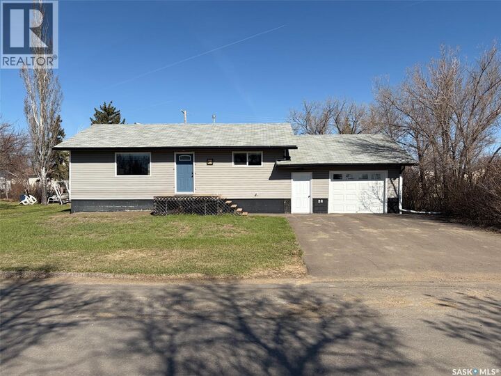 Property Photo:  211 2nd Street S  SK S0N 0J0 