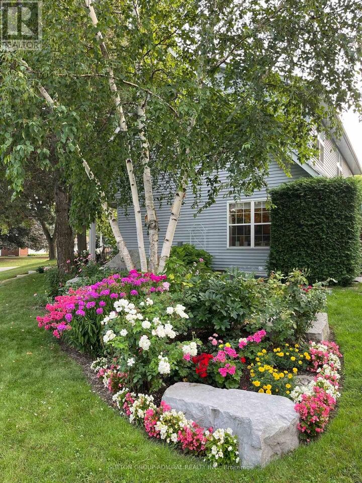 Property Photo:  54 Starlight Crescent  ON L4C 4X5 