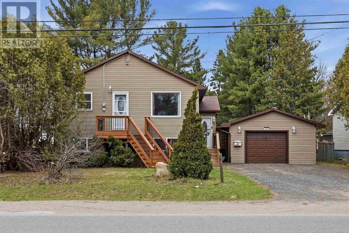 Property Photo:  82 Frontenac St  ON P6B 2A3 
