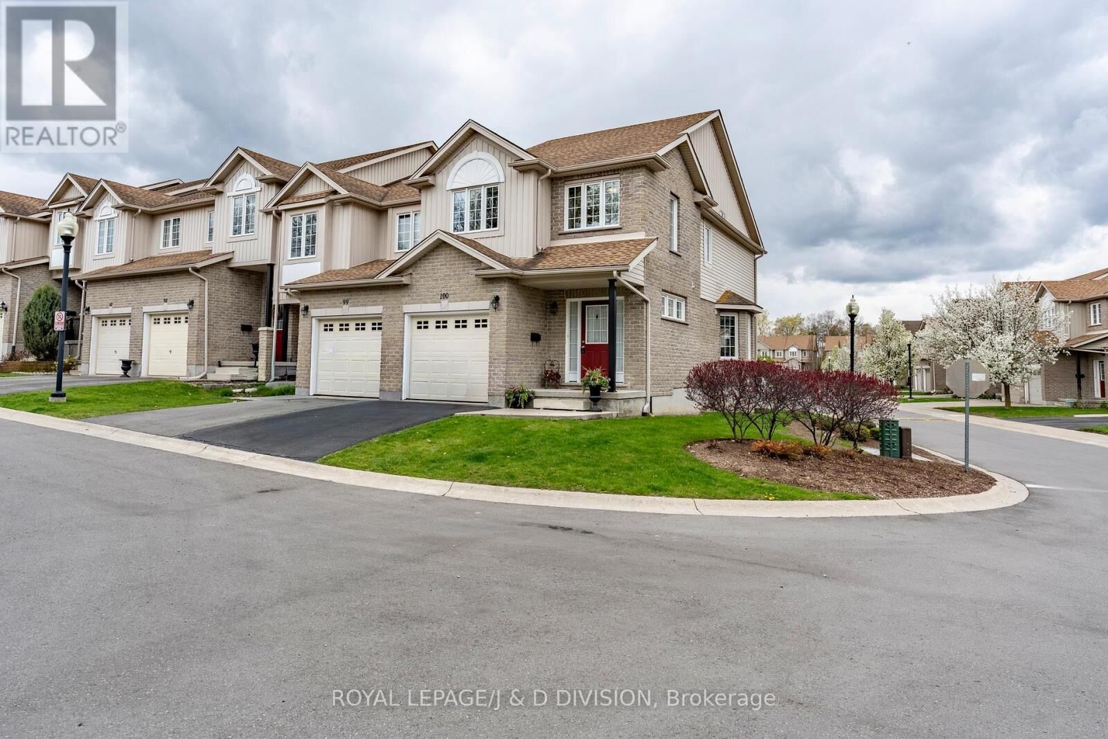 Property Photo:  105 Pinnacle Drive 100  ON N2P 1B8 