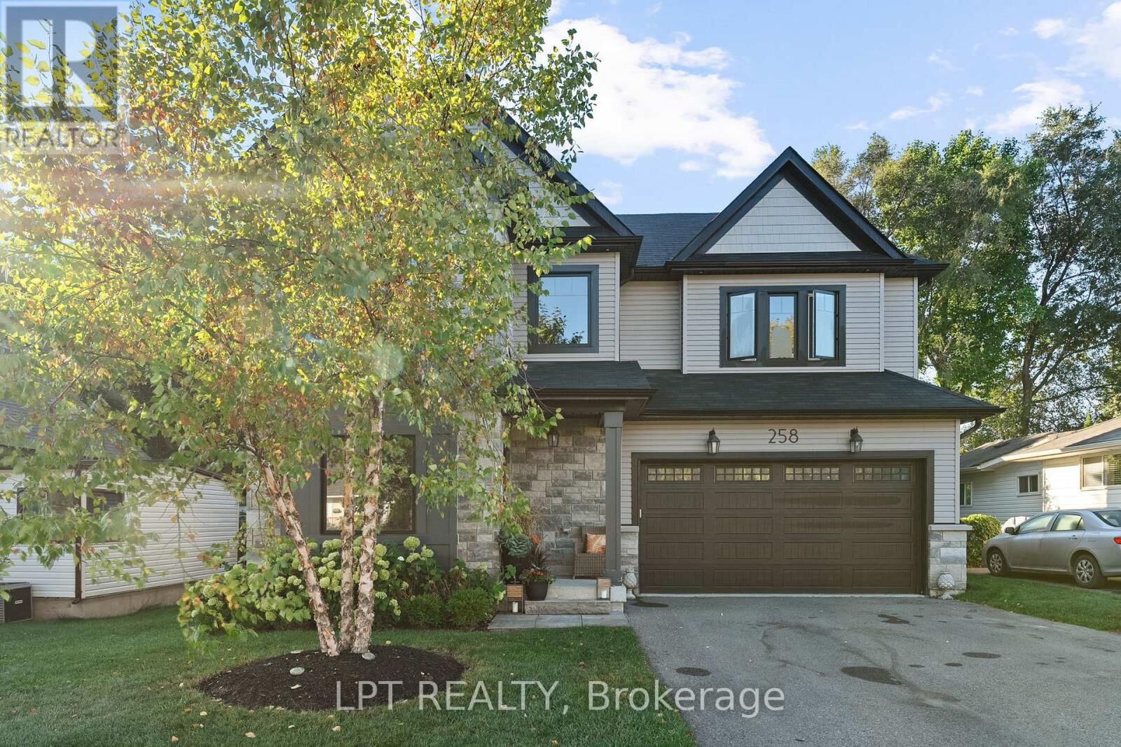 Property Photo:  258 Andrew Street  ON L3Y 1H2 