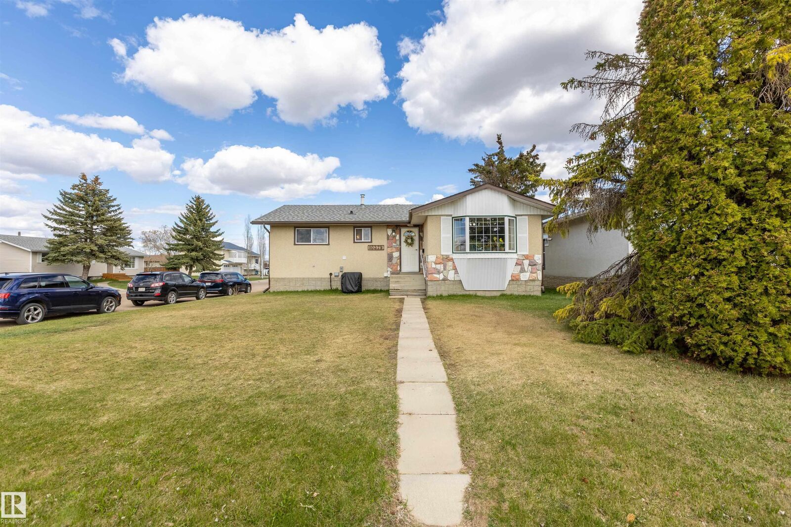 Property Photo:  10379 108 Avenue  AB T7P 1J2 