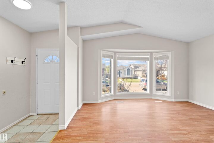 Property Photo:  255 Kirkwood Avenue NW  AB T6L 5A7 