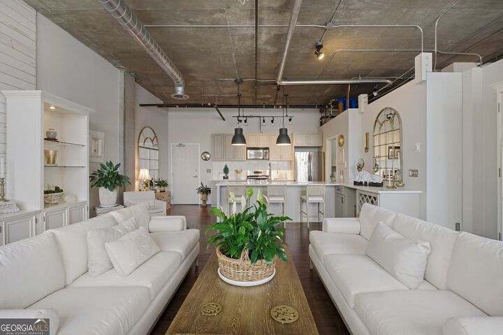 Property Photo: 3235 Roswell Road NE 402 GA 30305