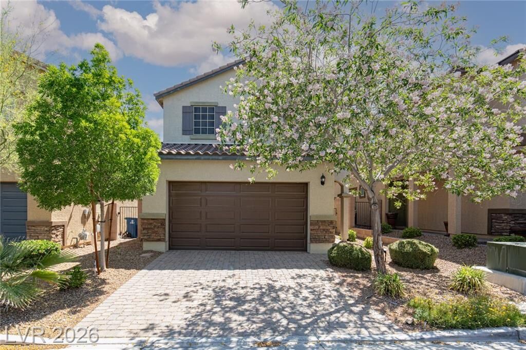 Property Photo:  
