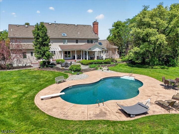 Property Photo:  6 Harman Ct  NJ 08844 