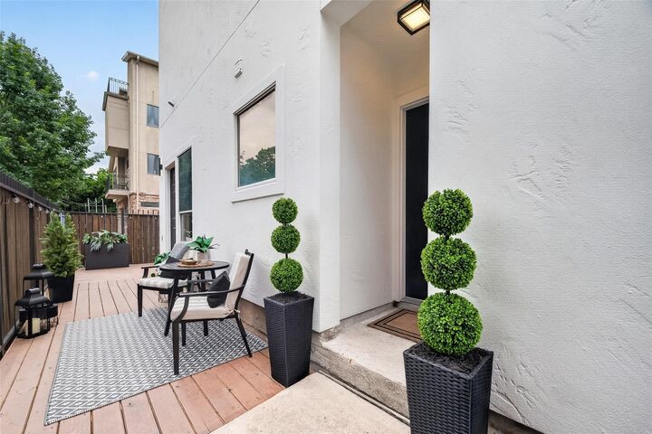 Property Photo:  1610 Holman Street  TX 77004 