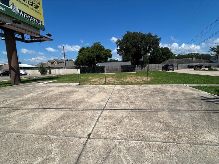 Property Photo:  2402 Nall Street  TX 77651 